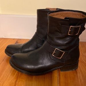 Frye Veronica Short Boots